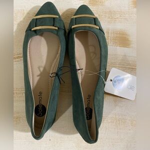 Solemate green and gold flats size 7 New